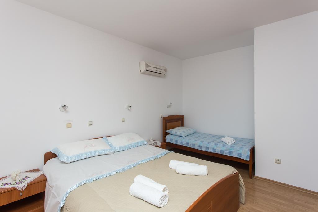 Apartments Mira Млини Екстериор снимка